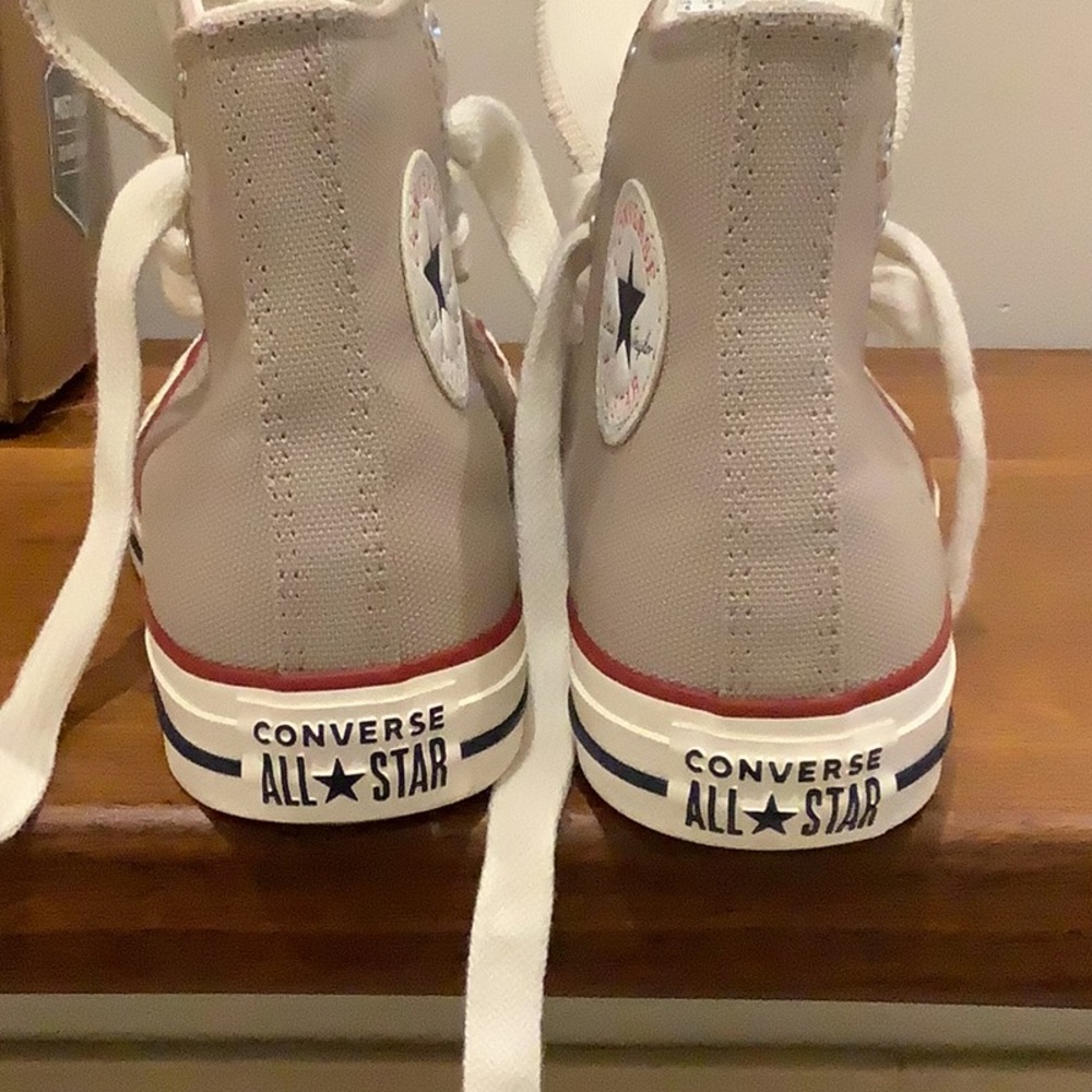 Chuck Taylor converse all star hi top..never worn. Size 8 - Picture 10 of 10
